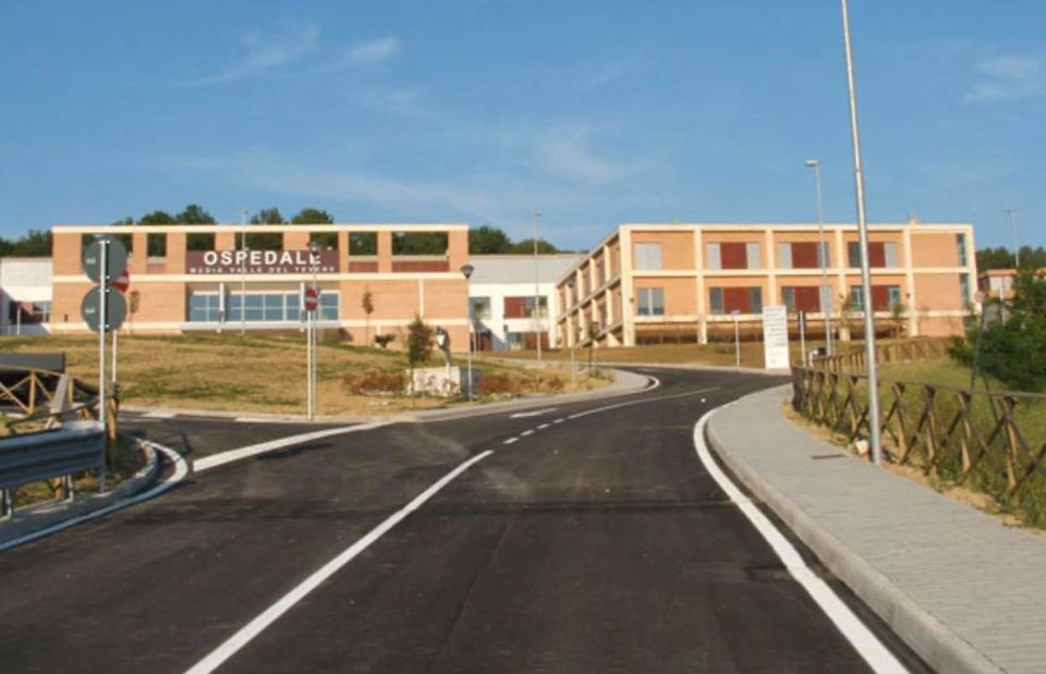 ospedale-pantalla-lontano