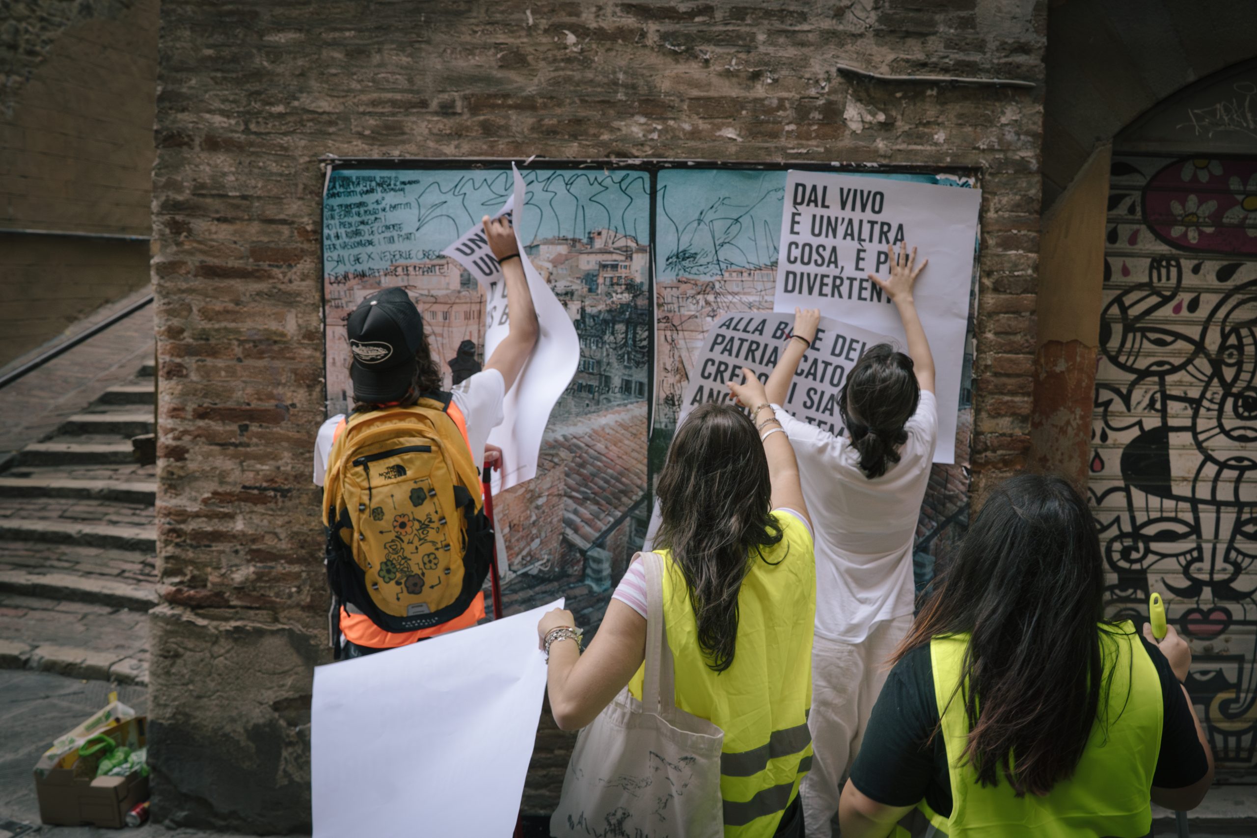 80 manifesti