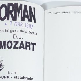 Un collage di volantini e ricordi. In Umbria Disco Flyers Gloria Sgombra racconta la storia dei club umbri